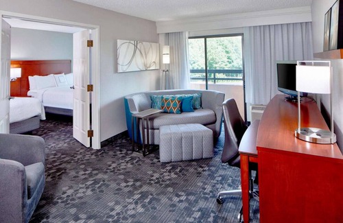 Morrisville Hotel | Only 10 Mins to Marbles Kids Museum! Pool, Pet-friendly, Free Shuttle Service!