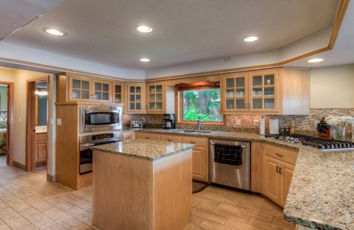 Minnetonka House | ONLY HOUSE FOR RENT ON WAYZATA BAY - COMPLETELY REMODELED - 5 BDR 4 Bath 6 TVs