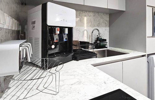 Mont Kiara Apartment | OOAK 1BR Apt w/Blcony, Nflix,Btub & Wtr Dispenser