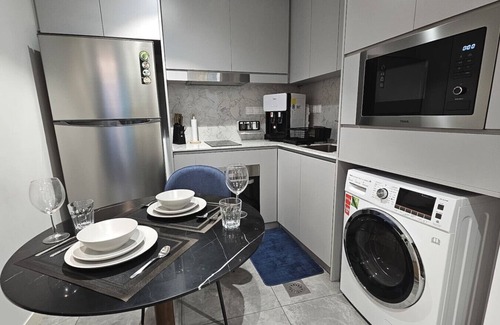 Mont Kiara Apartment | OOAK 1BR Apt w/Blcony, Nflix,Btub & Wtr Dispenser