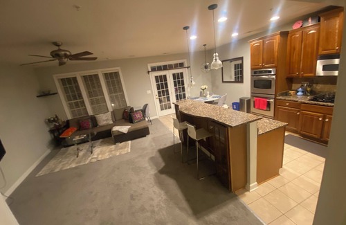 Urbana Condo | Open Floor Plan, Spa Tub, Chef’s Kitchen, King Bed,