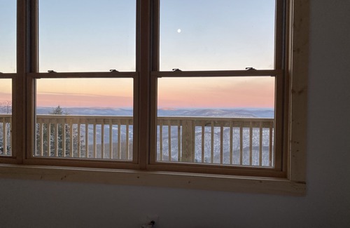 Snowshoe House | Open for Blues & Brews! Shuttle to festival, hike, bike, sunsets, hot tub