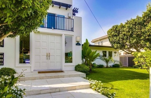 Beach Barber Tract House | Open September/Hot Tub/A/C/6 Bedrooms/Great Family Home/Rooftop Deck