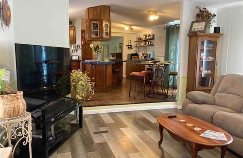 Brady House | Open Sky Guesthouse: open, airy, centrally located