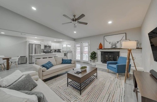 Garland House | Open Space Home for Family, Groups with Privat Pool