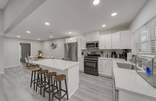 Garland House | Open Space Home for Family, Groups with Privat Pool