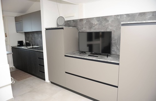Sensole Apartment | Open space lakefront apartment with pool in Monte Isola