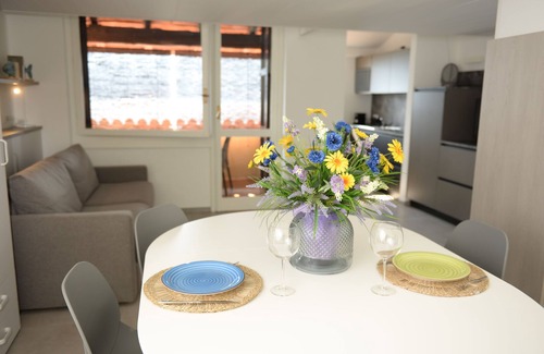 Sensole Apartment | Open space lakefront apartment with pool in Monte Isola