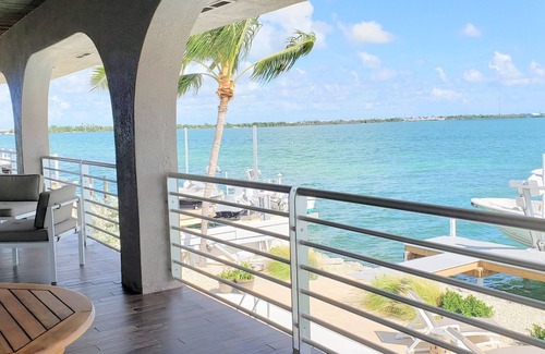 Little Torch Key House | Open Water Modern Home 2/2