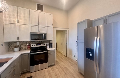 Frontier Apartment | Opera House Suite 1
