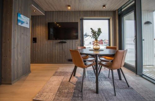 Henningsvaer Apartment | Opplev nordlyset og bo ved sjøkanten!