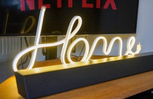 Great Billing House | Orchard Bungalow - Sleeps 10 - Close to Town Centre - Free Parking, Pool Table, Fast Wi-Fi and Smart TV with Netflix by Yoko Property