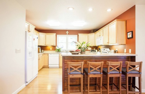 Laurel Ridge House | Orchard Knob | Pet Friendly, 15-Min to Town & Spectacular Mountain View!