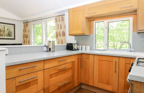 Staplefield Cottage | ORCHARD LODGE, pet friendly, with a garden in Bolney