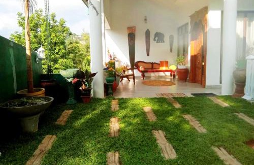 Peradeniya Villa | Orchid Villa in Kandy