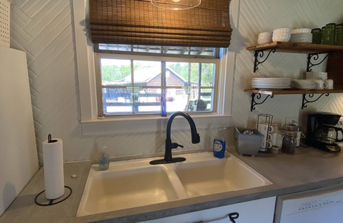 Roebuck Other | Original Family Farmhouse just 2 mins off I-26 & 8 mins from d-town Spartanburg!