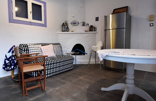 Kea House | Original stone built house on the waterfront with access to a large sandy beach