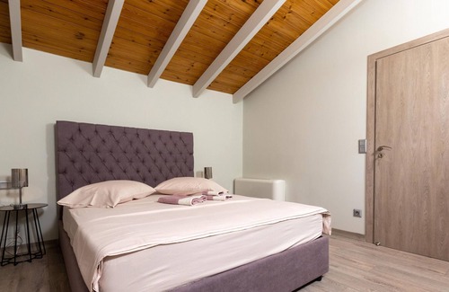 Gythio Apartment | Orion Maison: Luxury 3-bedroom maisonette in the center of town