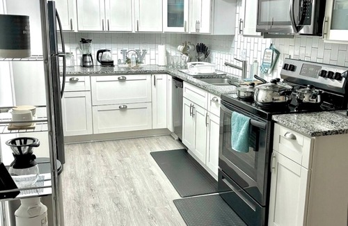 Pine Castle House | Orlando Airport-5 miles-Charming 2-bedroom, 2 bath-HS Business Internet