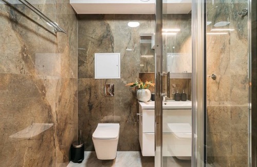 Ursus Apartment | ORSO City Studio with king size bed