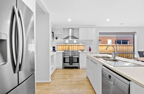 Armstrong Creek House | OSCAR - A Tranquil Armstrong Creek Home + NETFLIX