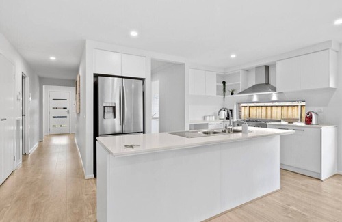 Armstrong Creek House | OSCAR - A Tranquil Armstrong Creek Home + NETFLIX