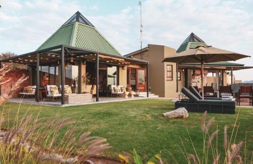 Otjiwarongo Cabin | Otjiwa Mountain Lodge
