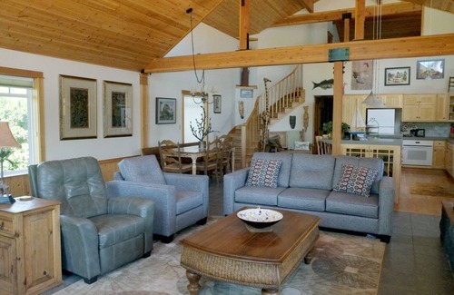 Nehalem House | Otter Run Nehalem River - on the banks of the Nehalem River near ocean beaches