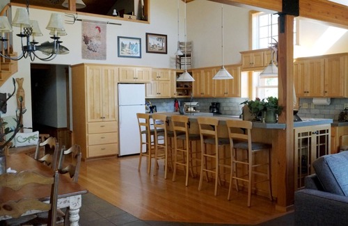 Nehalem House | Otter Run Nehalem River - on the banks of the Nehalem River near ocean beaches