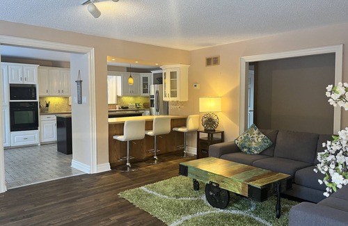 Clarington Cottage | Otters Cove 5 Bedroom Luxury Cottage