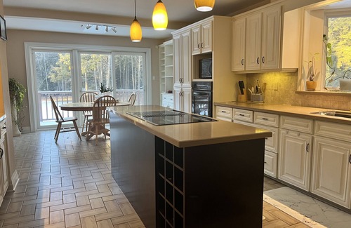 Clarington Cottage | Otters Cove 5 Bedroom Luxury Cottage