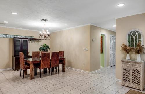 Marathon House | Ouellette Oasis