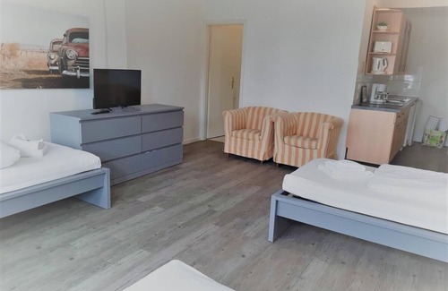 Bramfeld Apartment | Our apartment no. 8 is situated in a quiet area on the side of the building and offers 45 m2 of space for 2-4 persons.