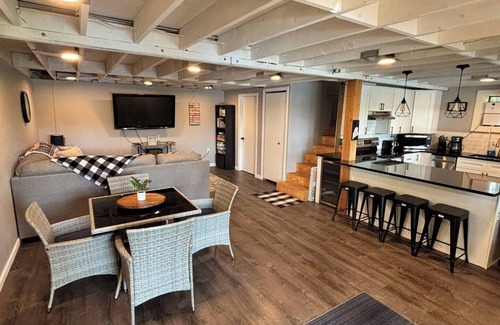 Oxford House | Our Happy Place on the Lake