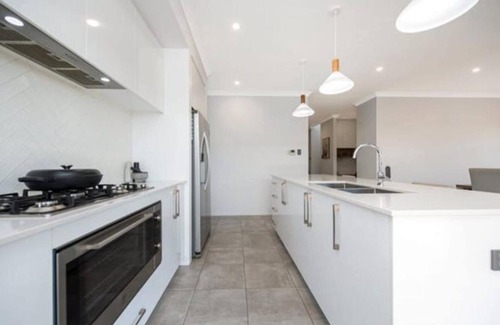 Upper Swan House | Our little haven in The Vines by Swan BnB Management
