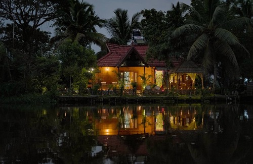 Kumarakom House | Ours is a one bedroom villa just at the canalfront of the Kumarakom Backwaters.