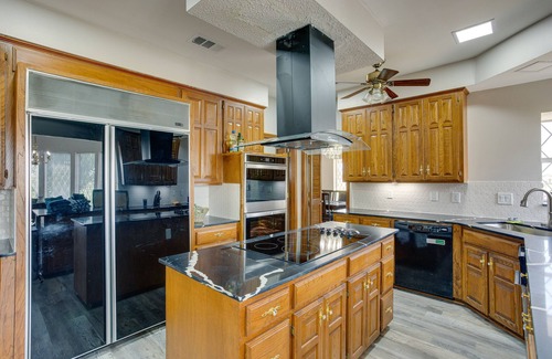 Commerce Villa | Outdoor Pool & Lake: Massive Texas Ranch Villa!
