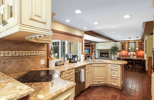 Westside Costa Mesa House | Outstanding Beach Home Right by Huntington Beach, 2 minutes driving