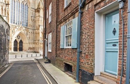 York House | Outstanding historic townhouse in city centre next to York Minster (sleeps 2-8)