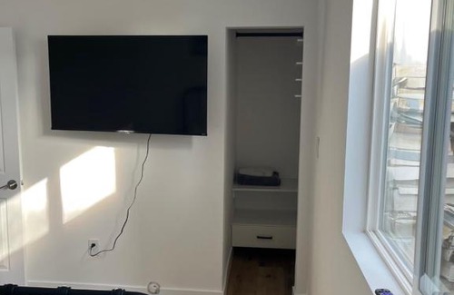 Lake Balboa House | Outstanding new 1 bedroom 1 Bath