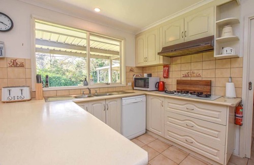 Ovens House | Ovens Valley Retreat - Spacious, cosy home for the