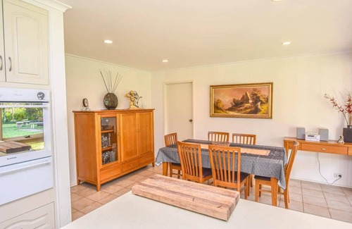 Ovens House | Ovens Valley Retreat - Spacious, cosy home for the