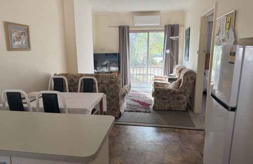 Bright Apartment | Ovensview On Riverside