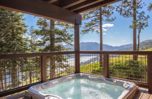 Truckee House | Overlook Lake View Lodge at Tahoe Donner- Dog Friendly 4BR with Private Hot Tub