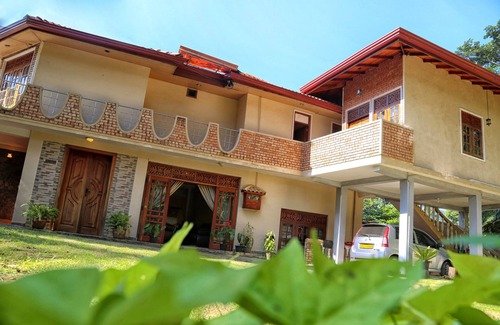 Gomagoda House | Overlooking Mahaweli Rever ideal for nature lovers who wish to. Stay calm area.