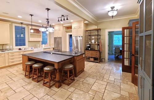Ulster Park House | Oversized Country house, Quiet Retreat & Gathering space ~NEW !