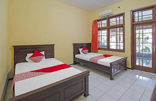 Nganjuk Hotel | OYO 1984 Hotel Istana Family Syariah