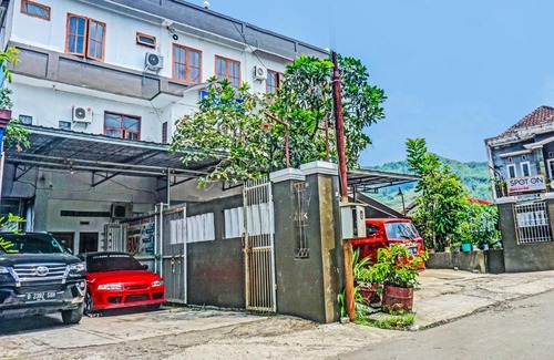 Sukabumi Hotel | OYO 2226 Nurmega Jaya