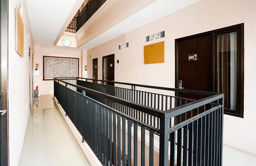Darmo Hotel | OYO 240 Audah Sevana Syariah Hotel