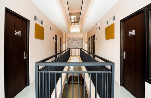 Darmo Hotel | OYO 240 Audah Sevana Syariah Hotel